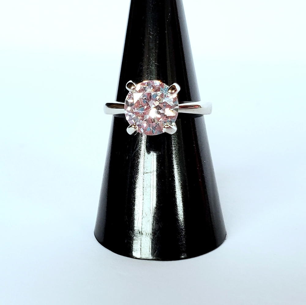 Classic solitaire engagement ring 4 prong